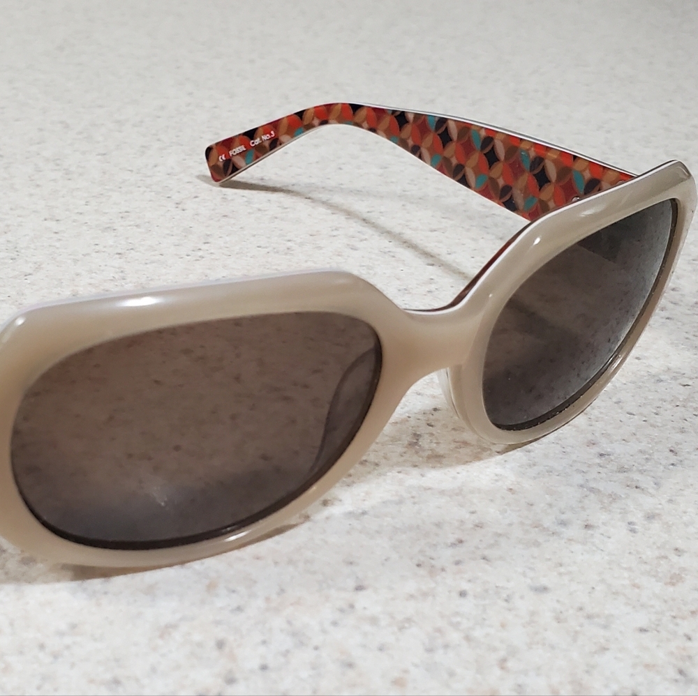 Fossil Beige Frame Sunglasses with Multicolor Patterned Temples